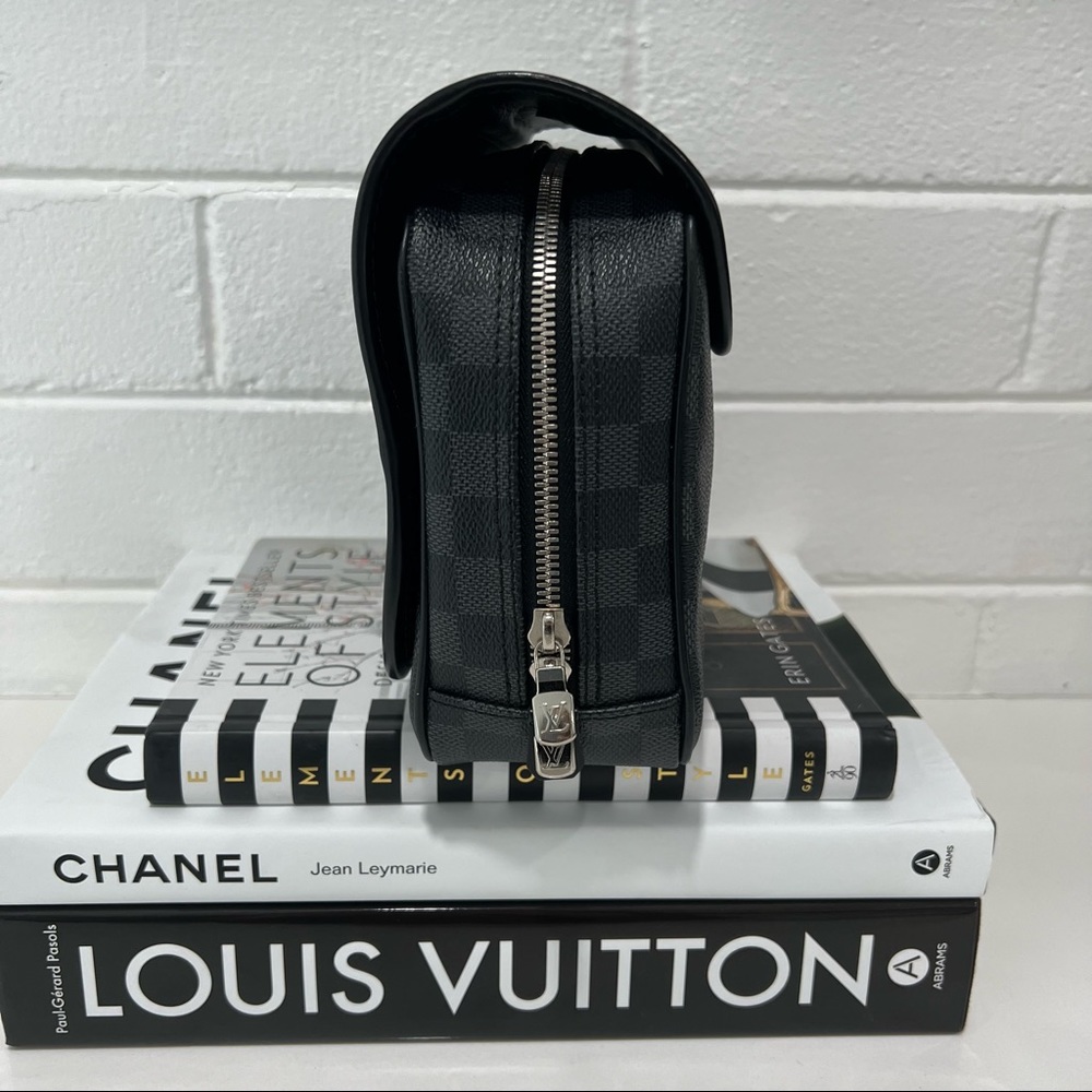 Louis Vuitton Case - Picture 4 of 15